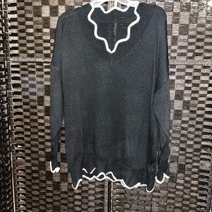 SHEIN Black and White V-Neck Sweater with Wavy Trim